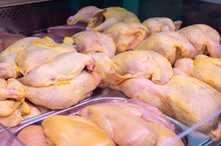 BANDEJAS DE MUSLOS Y PECHUGAS DE POLLO